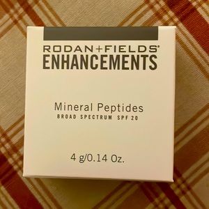Rodan & Fields Mineral Peptides Powder in shade Medium
